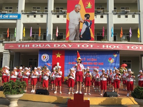 Trường Tiểu học Gia Thụy long trọng tổ chức lễ kỉ niệm 34 năm ngày Nhà giáo Việt Nam